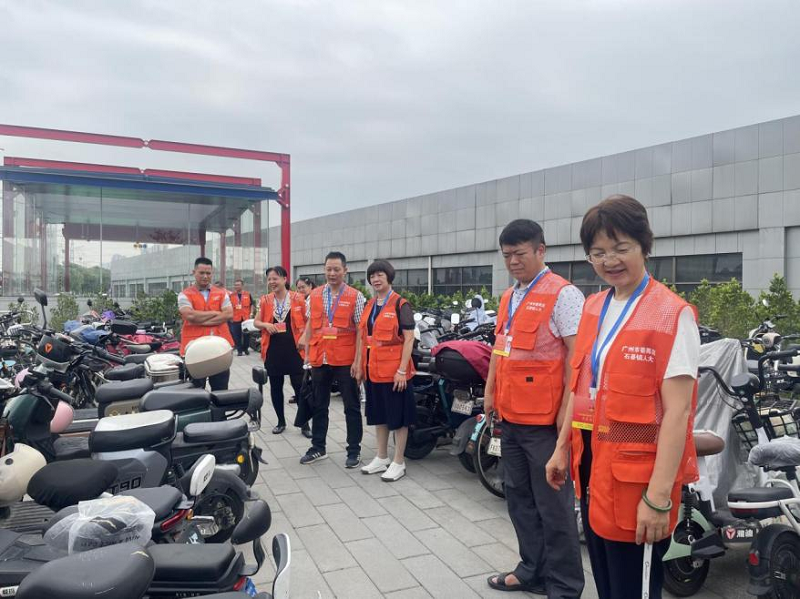 石碁镇组织人大代表开展《广州市电动自行车管理规定》执法检查暗访活动